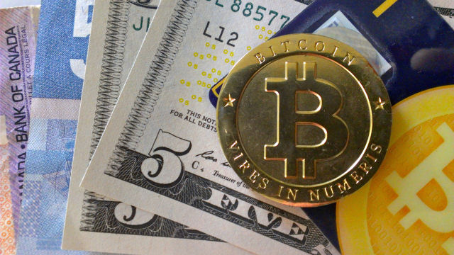 Homem jogou no lixo um disco rígido com USD$8 milhões em bitcoins