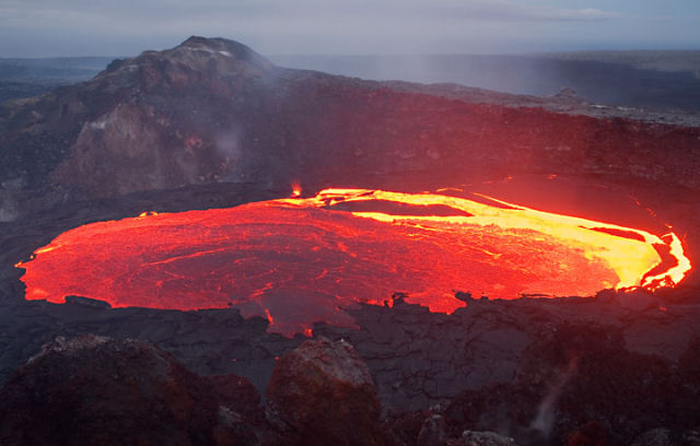 Poderíamos nos desfazer dos resíduos radioativos vertendo-os nos vulcões?