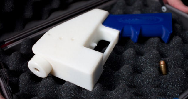 Kim Dotcom defende-se por retirar os projetos de arma imprimível em 3D de Mega