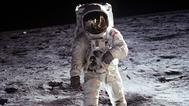 Filha de Stanley Kubrick critica conspiranoicos da chegada do homem  Lua