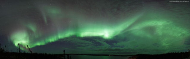 Uma impressionante aurora boreal sobre Canad