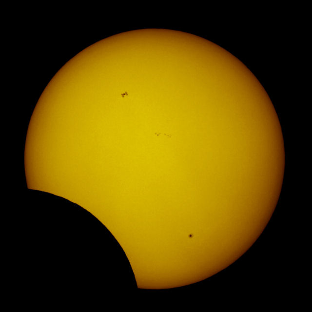 O eclipse parcial de 4 de janeiro de 2011 por Thierry Legault