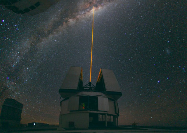 Apontando um laser para o centro da galxia