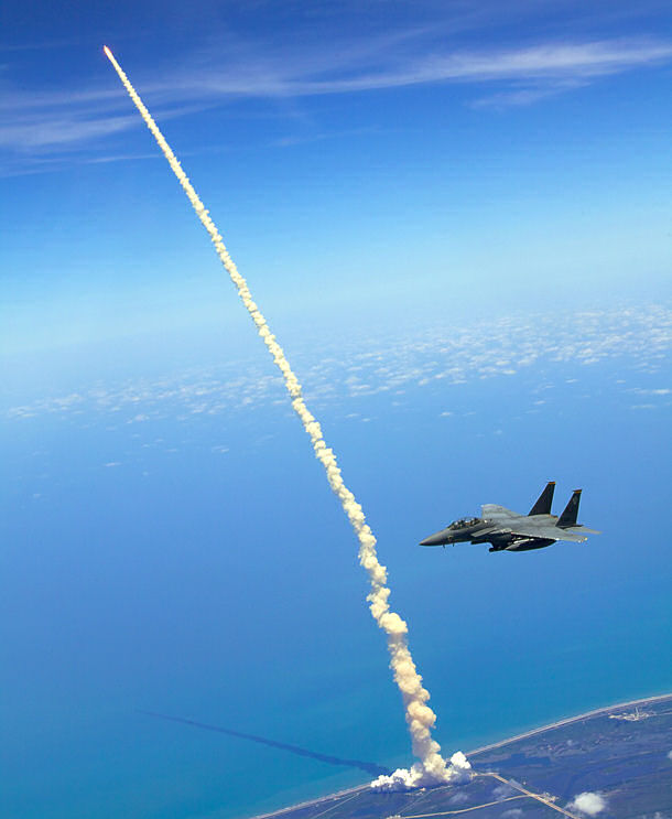 Nave Espacial vs Jato F-15