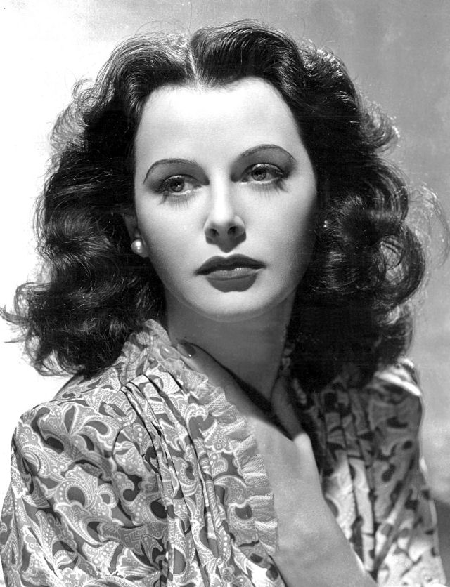 Hedy Lamarr: atriz, inventora e engenheira precursora de ideias da telefonia moderna e wifi