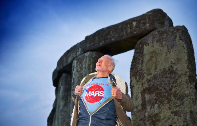 Buzz Aldrin reclama ferventemente que devemos ir a Marte