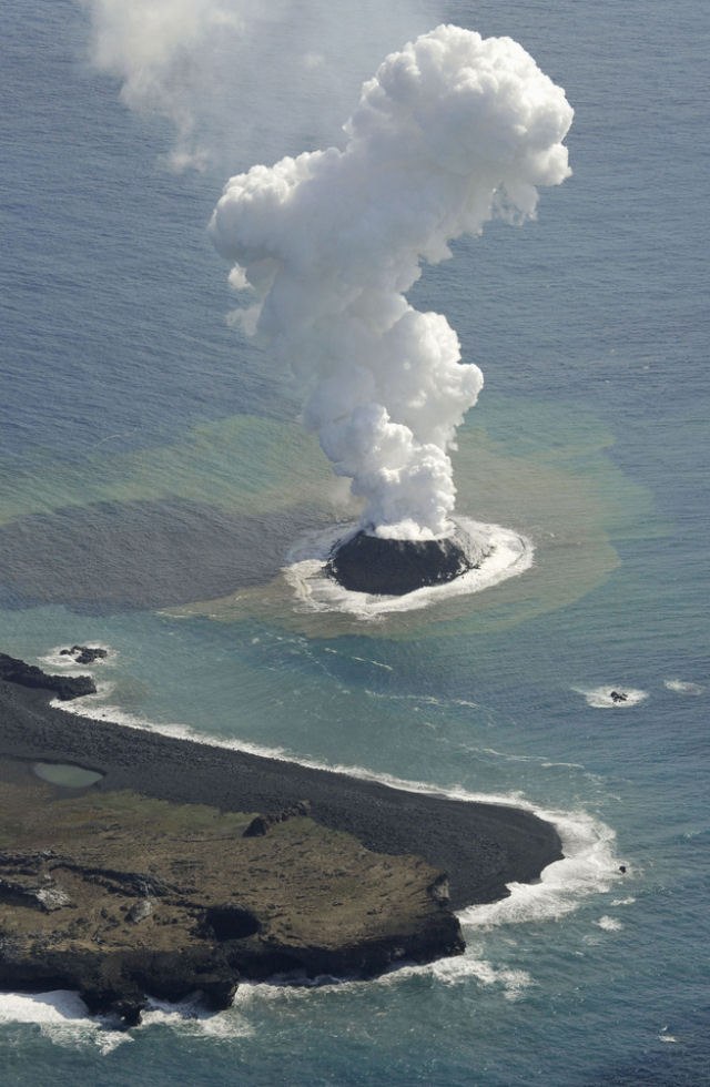 O nascimento de uma ilha, no Japo