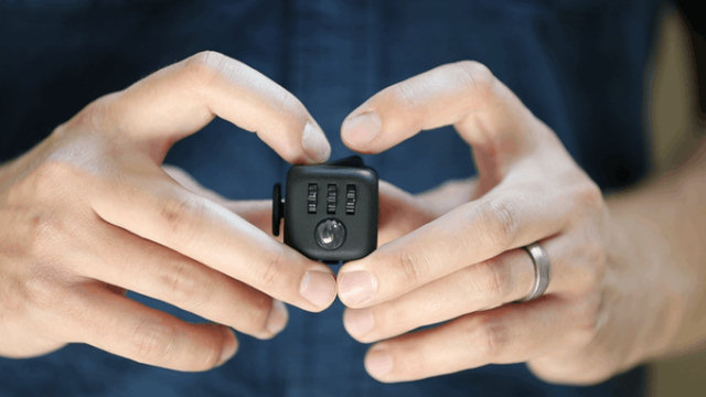 Fidget Cube, um pequeno e compulsivo paraso relaxante