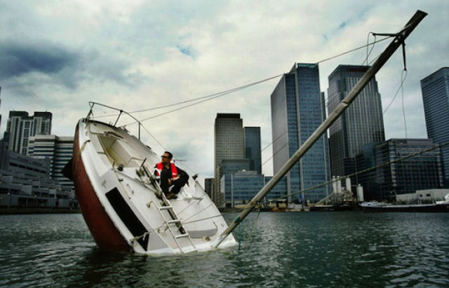 O barco que se afunda mas no afunda